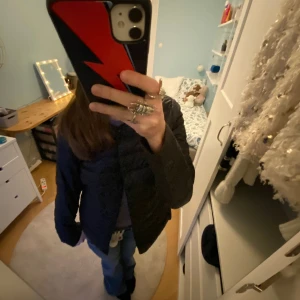 Svart uniqlo jacka - Trendig uniqlo jacka, storlek S.  Orginalpris 800, mitt pris: 250