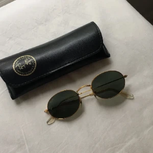 Ray bans - Säljer mina faybans perfekt nu till våren. De passar inte mig så jag har använt dem sparsamt. 
