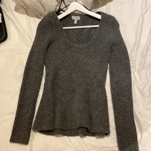 Fin stickad tröja - Stickad tröja i storlek m från H&M💖