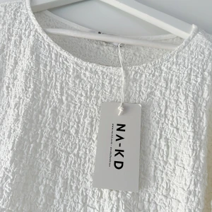 Na-Kd strukturerad maxi klänning  - Stl 42 men passar 40 & 38  Helt ny oanvänd. 