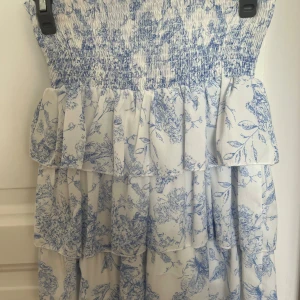 Volangkjol - Så fin sommar volangkjol från märket love lolita💕💕nyskick och knappt använd😍kom privat för mer bilder 