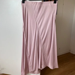 Siden kjol - Jätte fin siden kjol från Odd Molly! Knappt använd🌸