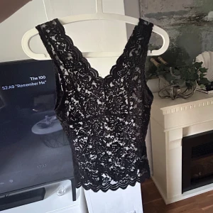 Spets topp - Jättesöt spets topp i storlek s från shein 🫶🏻 knappt använd 🤍