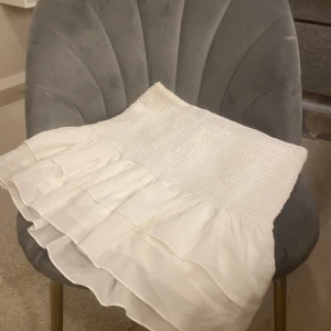 Vitt kjol  -  Vit kjol 