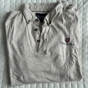 Bondelid långärmad tröja - En fin långärmad pike som är sparsamt använd 