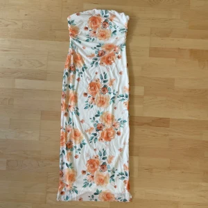 Klänning  - Storlek 40 oanvänd pris 200kr