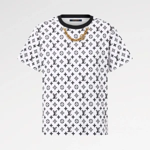 Louis Vuitton tshirt  - Söker dom här Louis Vuitton tshirtarna i storlek XS/S helst XS och helst upp till 400kr men max pris är 500kr. Hör av dig om du har en/dom:)