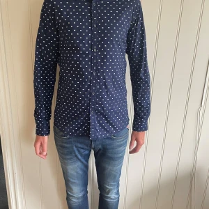 Skjorta Scotch & Soda slim stl L - Skjorta Scotch & Soda slim stl L Skick: 8/10