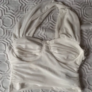 Festtopp - Vit korsettliknande festtopp