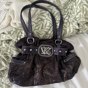 Supersöt väska - Kathy von zeeland väska, supergullig och köpt secondhand sedan aldrig använt. Väldigt mjuk