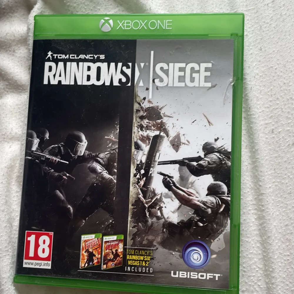 Ett Xbox one spel som är roligt som man kan spela online med sina kompisar där man är 5 mot 5 om man vill man kan spela lite olika baner och sådant. Muu.