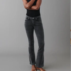 Low petite bootcut jeans (gråa) - Knappast använda. Köpte dessa för 500kr. Jätte fina o bekväma🩷