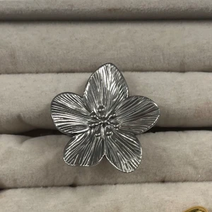 Blomring silver - as fin🤍
