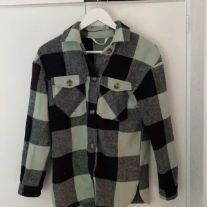 Flanelljacka från hm - Flanelljacka från hm strl 152