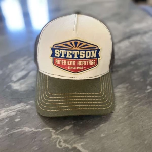 Stetson keps - Säljer den här nya Stetson kepsen för 125 kr, testat den ett par gånger men inte använt den utomhus.