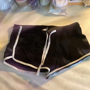 Svarta mjukisshorts - Stretchiga