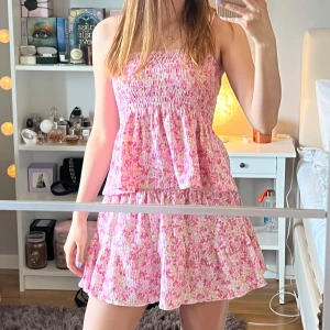 Kjol och topp - Matchande topp och kjol som tillsammans ser ut som en klänning💞 Så himla gulligt att ha dem tillsammans men kan också sälja dom separat💗