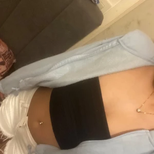 Blå hoodie - Inga defekter!  Går att justera i midjan 