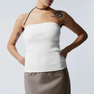 Weekday Tub - Oanvänd vit ribbad tub topp från Weekday.