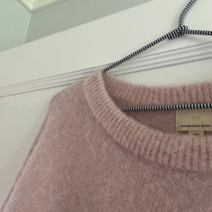 Stickad mohair tröja - Säljer denna stickade tröja i mohair från h&m då jag inte har någon användning för den