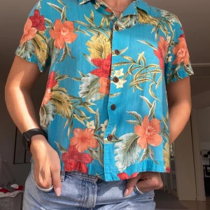 Hawaiiskjorta - Kortärmad hawaiiskjorta. Sparsamt använd