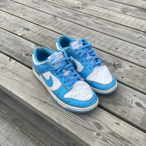 Nike dunk unc - Skick 5/10,  Säljer pga används ej like mycket som förr, skorna kommer med original låda.
