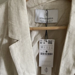 Linnekavaj - Ostruken linnekavaj med uppvikt ärm och lappen är kvar. Storlek M🤍 