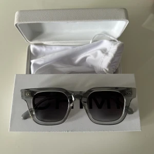 Chimi 04L Grey  - Säljer nu dessa ”Chimi 04L grey” då de inte kommer till användning längre. Köpta förra året och knappt använda, skick 9/10. Original förpackningen återstår och saker som dustbag och fodral ingår.