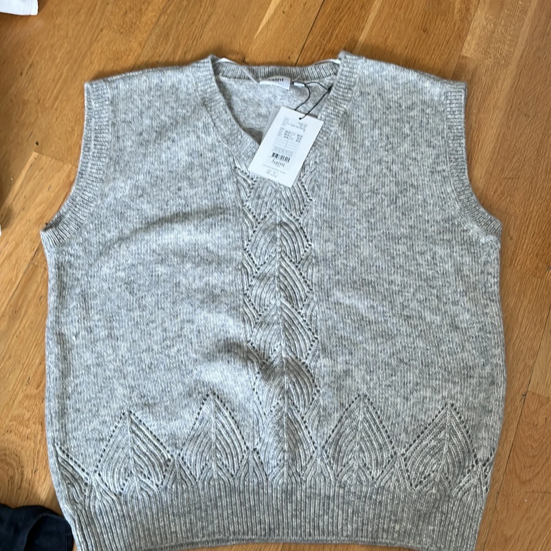 Pullover stickad väst grå