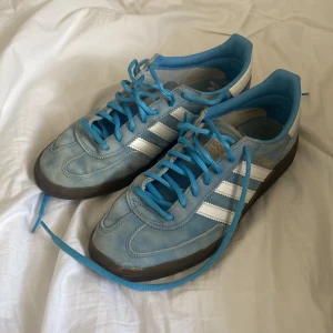 Adidas spezial skor  - Säljer mina trendiga adidas spezial skor då de tyvärr är för stora för mig. De är i väldigt fint skick. 💞