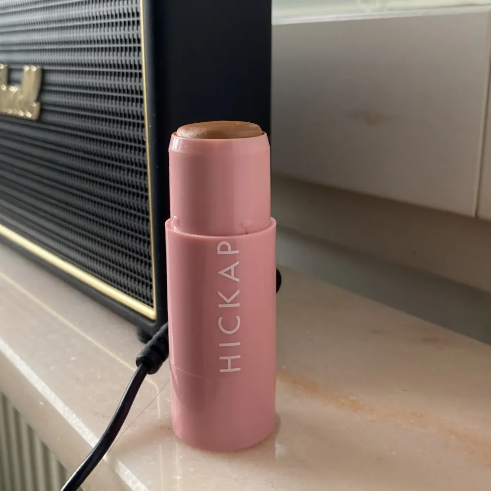 Hickap bronzer stick i färgen Golden Truffle. Minst 90% kvar. Skönhet.