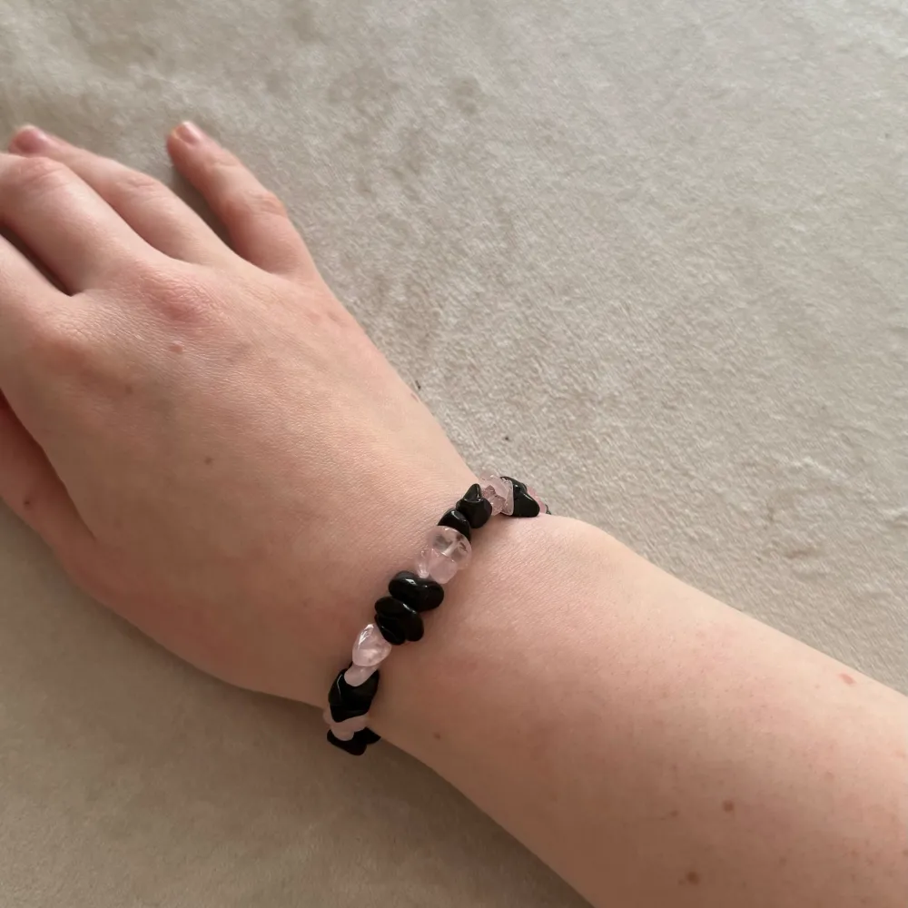 Handgjort armband säljs för 30kr. Övrigt.