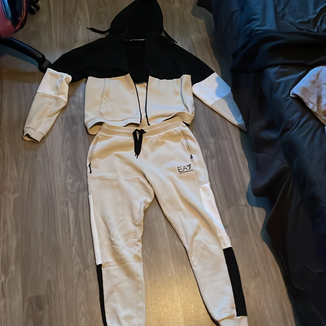 Armani tröja och byxa