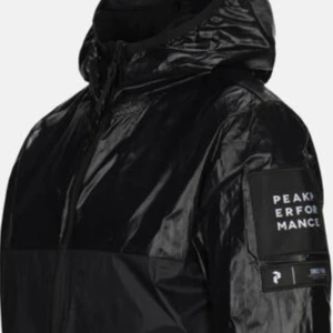 Vindjacka Peak Perfmormance - Skön vårjacka, i 10/10 skick. Använd 3 gånger pga felköp!