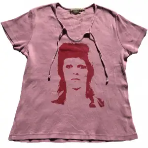 Gammelrosa ribbad topp med handtryckt David Bowie tryck på! 100% bomull, (Trycket håller i tvätten)