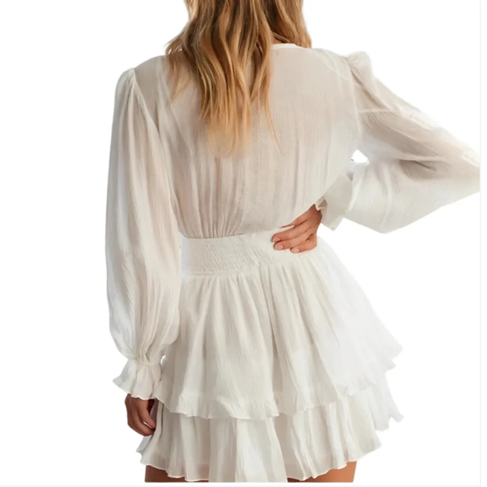 Säljer denna super fina klänningen från dressy i storlek S och M ( har två) då de inte passade mig, samt att jag hittat en annan. Den är bara testad en gång så den är i perfekt skick🩷Nypris 599kr Tryck gärna köp nu!!🤍. Klänningar.