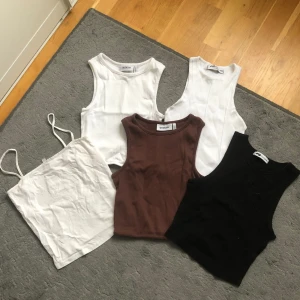 Toppar  - Linnen 30 kr styck! Dem är i storlek xs eller xxs. Skriv vid frågor eller fler bilder❤️
