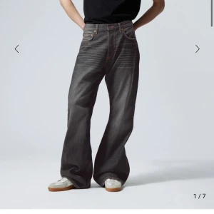 Time loose bootcut jeans från weekday   - Ny populär modell som fortfarande finns i butik.  W 28 L 32