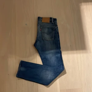 Levis 510 - Skitsnygga Levis 510 i jättebra skick nypris 1299 ungefär jag säljer dem för 399