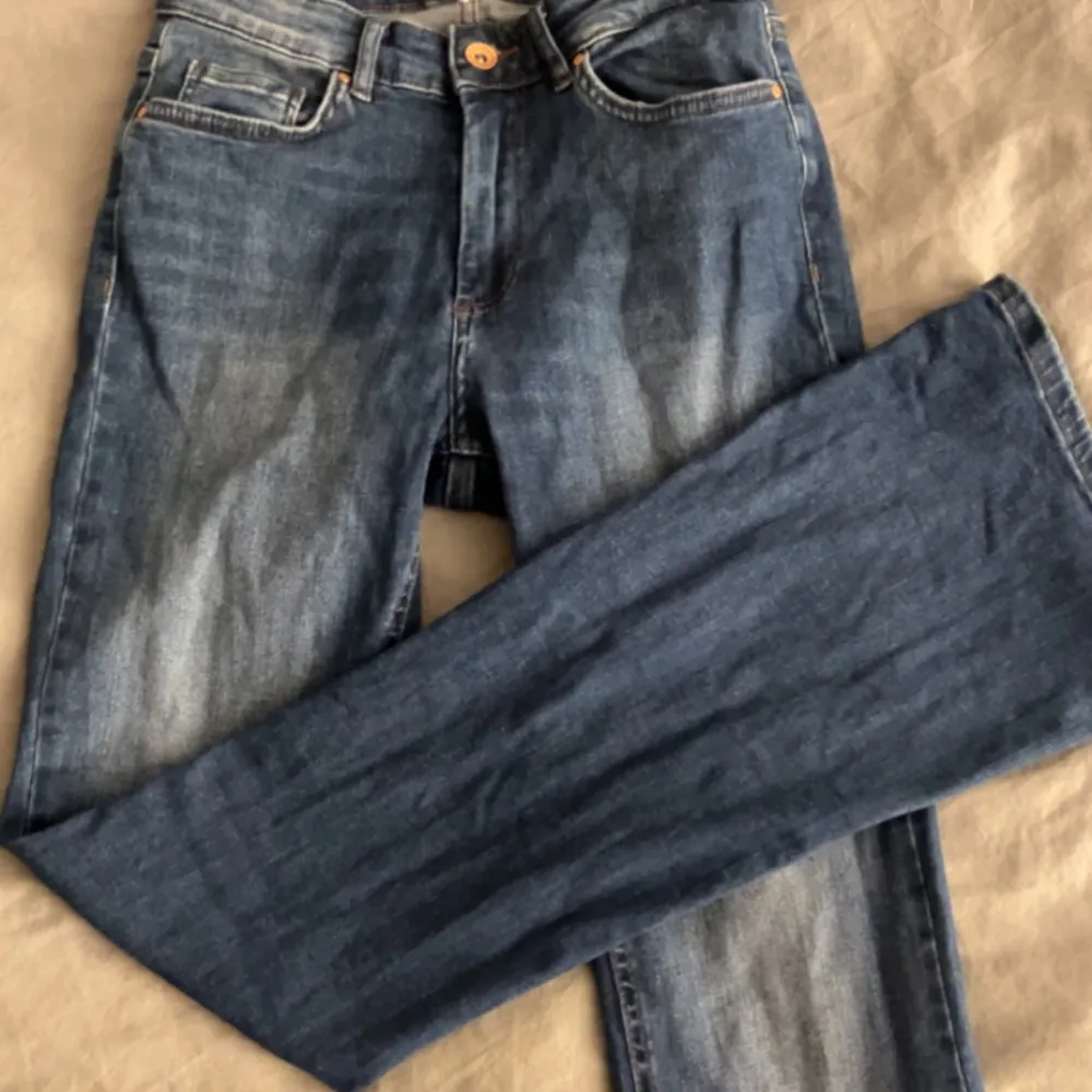 Knappt använd, köpta för 400-500kr. Jeans & Byxor.