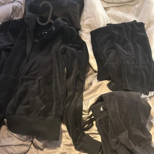 Velour set - Velour set från cubus, välj mellan raka eller ”tighta” mjukis för 150. Eller köp allt för 200. Kofta är M och raka byxorna är S och tighta är xs