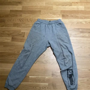 Puma byxor - Puma byxor,bra skick 7/10 storlek XS används inte längre,priset kan alltid diskuteras