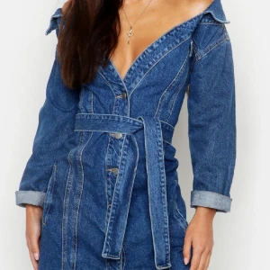 Jeanskläning - Super fin Jeanskläning men som tyvärr inte kommer till tillfälle, skärpet ska finnas men hitta de inte nu tyvärr men ska leta om nån är intreserad❤️