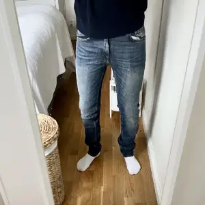 Tja, säljer mina tiger of Sweden jeans i storlek W31 L34. De är i riktigt schysst skick, nypris ligger de på 1700, mitt pris 499. Tveka inte på att höra av dig vid funderingar!