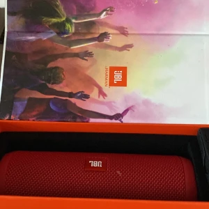 Säljer en högtalare modell JBL - I gott skick säljer den nu för 220kr