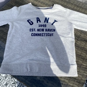 Gant sweat - 10/10 nyskick säljer för den inte passar mig, perfekt till sommaren rätt tunn tröja