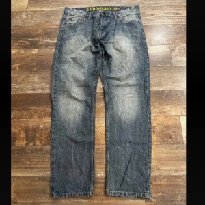 Vintage Jeans - Skickar mått i DM