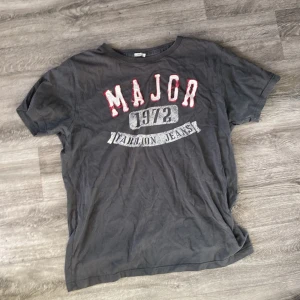 Grungeig tröja  - Ganska stor blabla det är en tröja fråga nått om ni vill