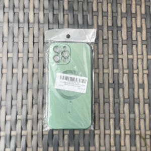 Skal iPhone 12 Pro Max - Nytt oanvänt grönt mobilskal med MagSafe-funktion till iPhone 12 Pro Max.
