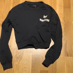 Tjocktröja (magtröja) - Varm och skön. Knappt använd. Nypris 299kr.